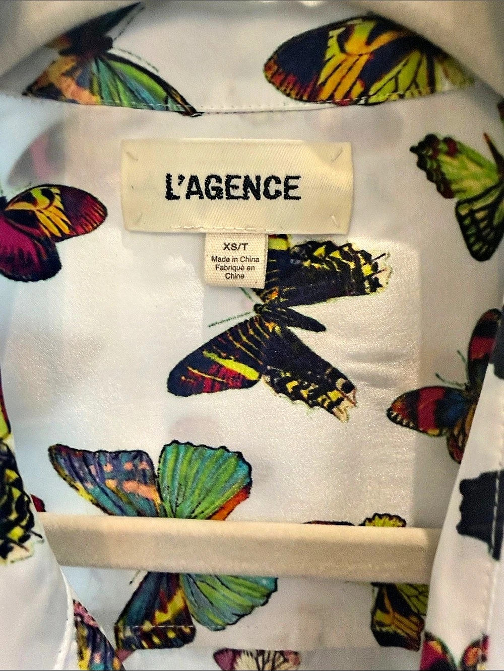 L'AGENCE Dani Silk Blouse Butterfly Print XS - Picture 4 of 7